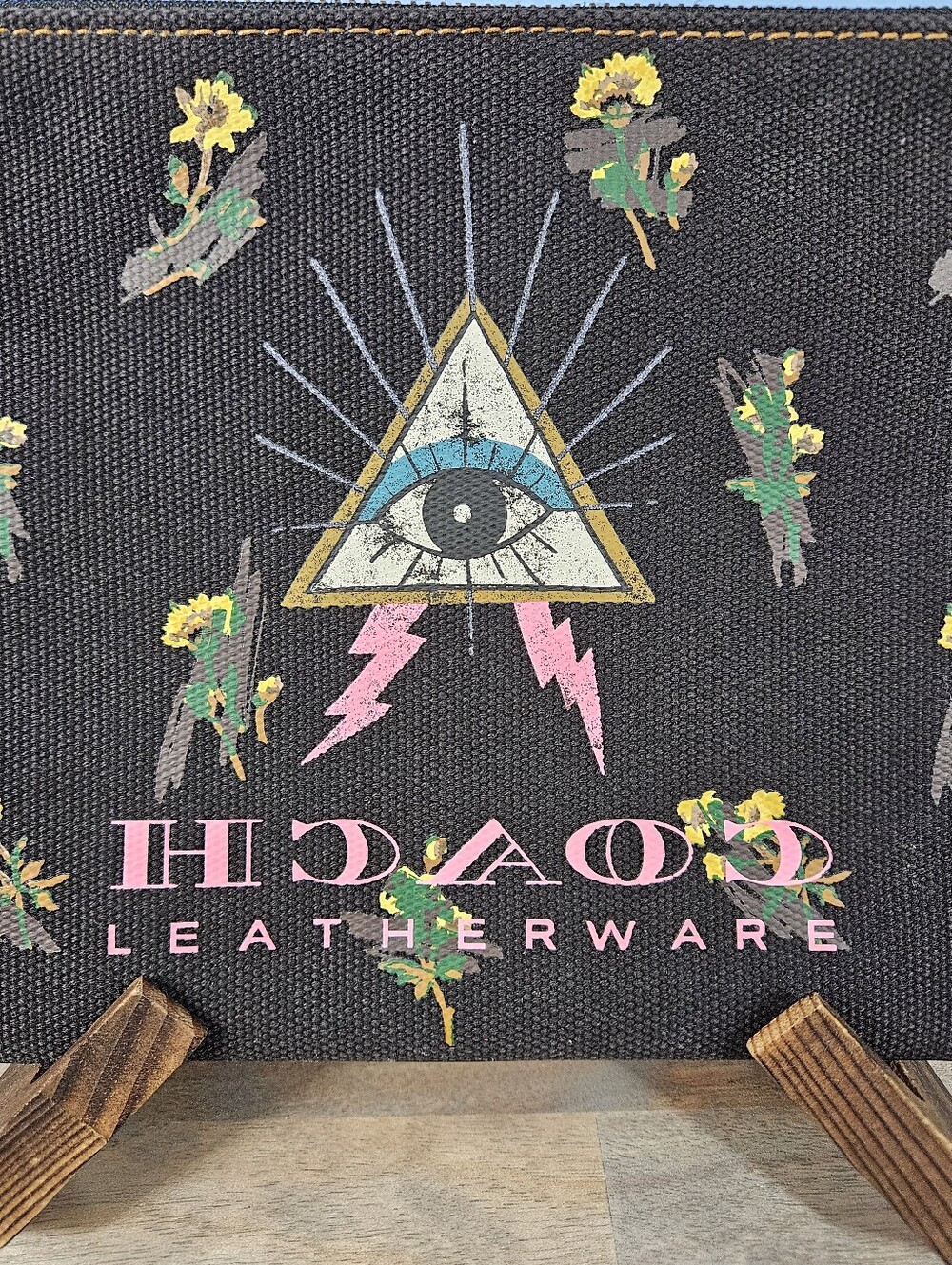 Coach Pyramid Eye Turnlock Pouch 26 - Picture 2 of 8